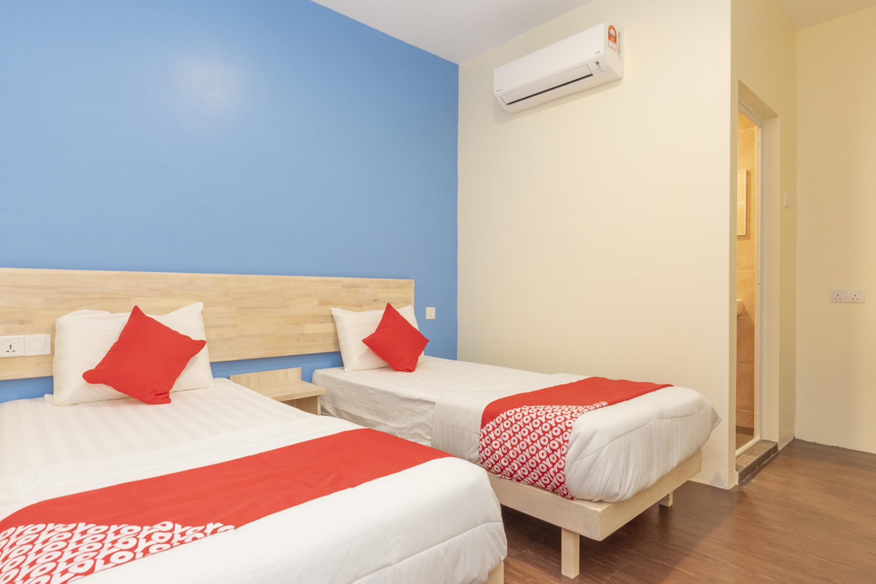 Oyo 778 Bmw 2 Hotel Muar Exterior photo