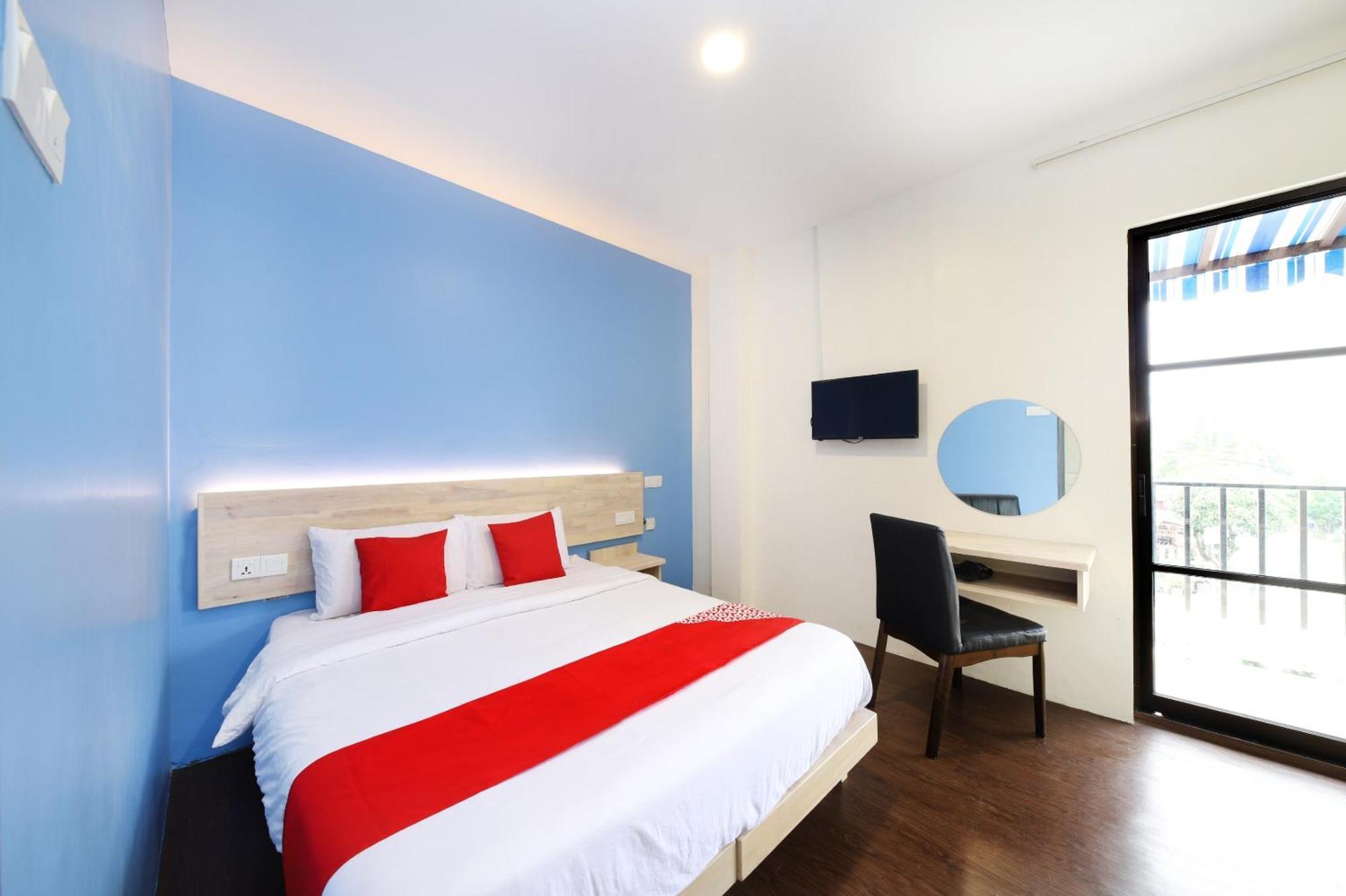 Oyo 778 Bmw 2 Hotel Muar Exterior photo